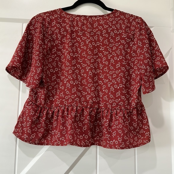 Peplum top. - Picture 2 of 3